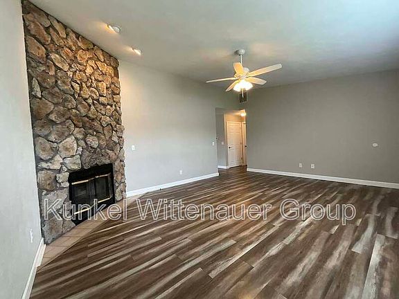 4th image of 422 Nancy Dr