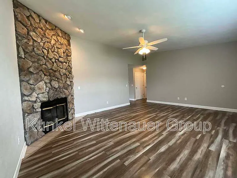 422 Nancy Dr — Photo 4