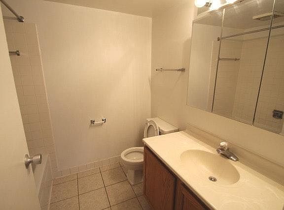3rd image of 1025 N Sterling Ave Unit 104