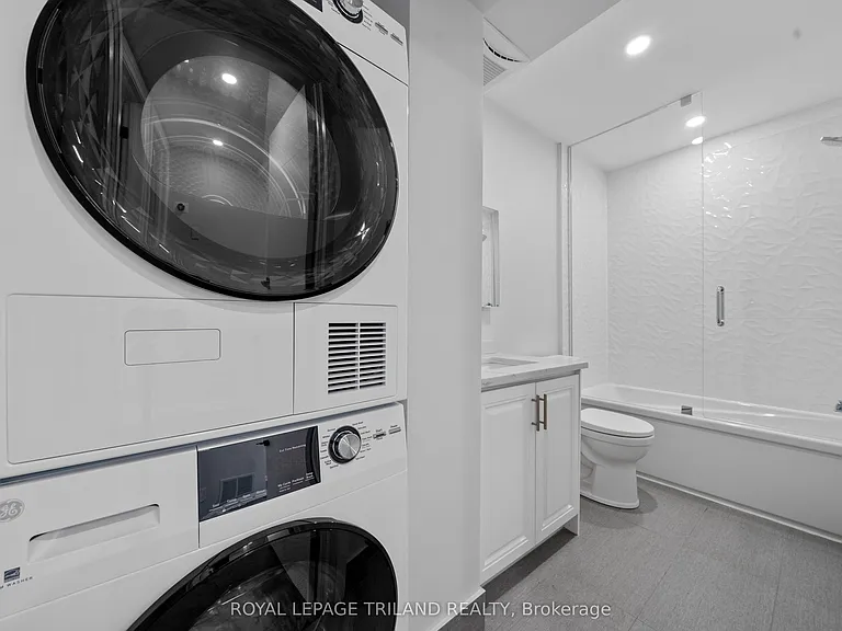 15 Balmoral Ave S #4 — Photo 16