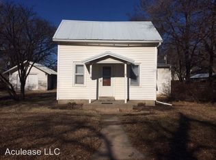 318 W Krehbiel St, Moundridge, KS 67107