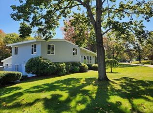 6 Carriage Ln, Winchester, MA 01890