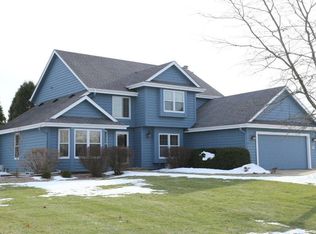 W147N7086 Woodland Dr, Menomonee Falls, WI 53051