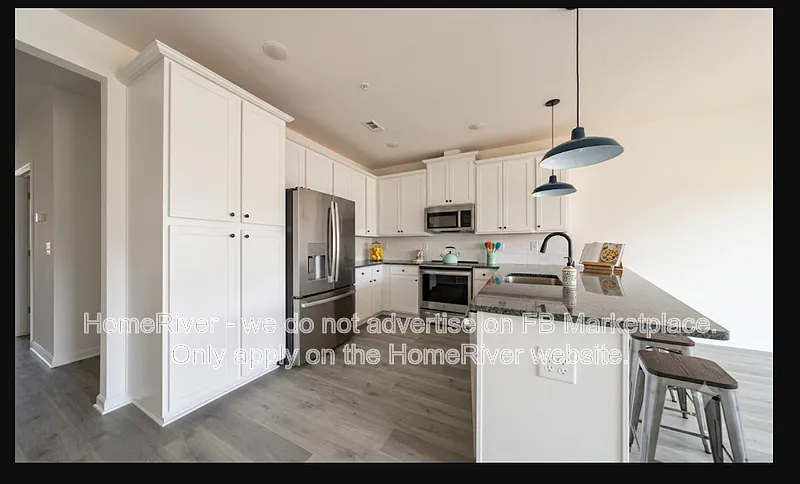 3 bed, 2.5 bath, 1600 sqft, $2,350 — Photo 2