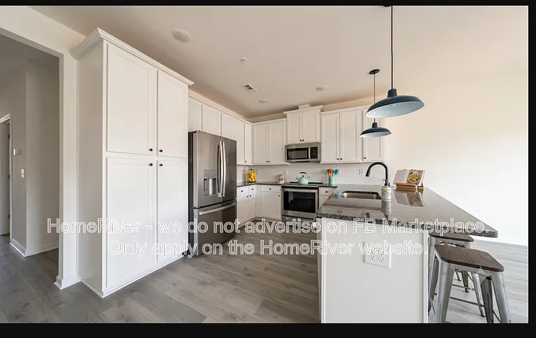 228 Clement Loop — Photo 2