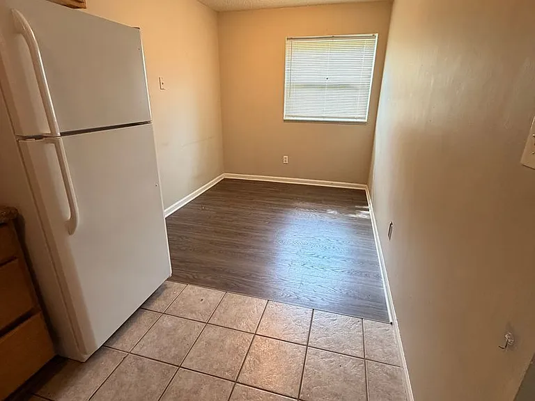 440 E Madison St — Photo 7