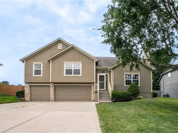 1324 SE Dalton Cir, Lees Summit, MO 64081