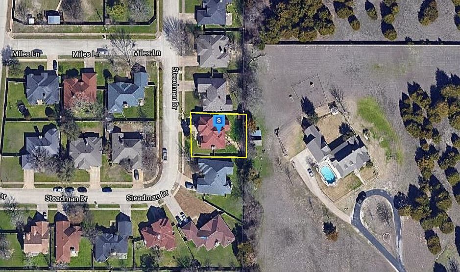 1st image of 913 Steadman Dr