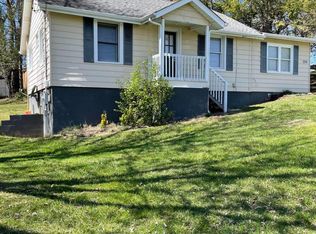 2215 Oak St, Johnson City, TN 37615