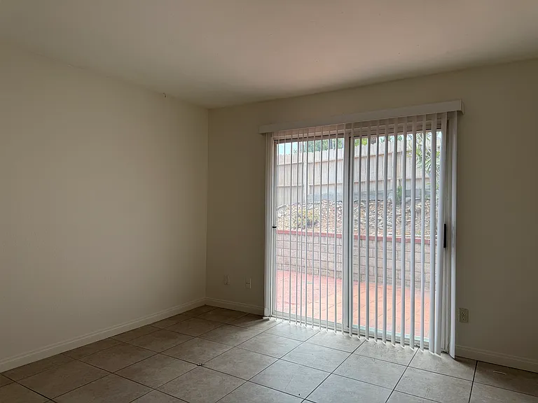4933 Maiden Ln — Photo 9