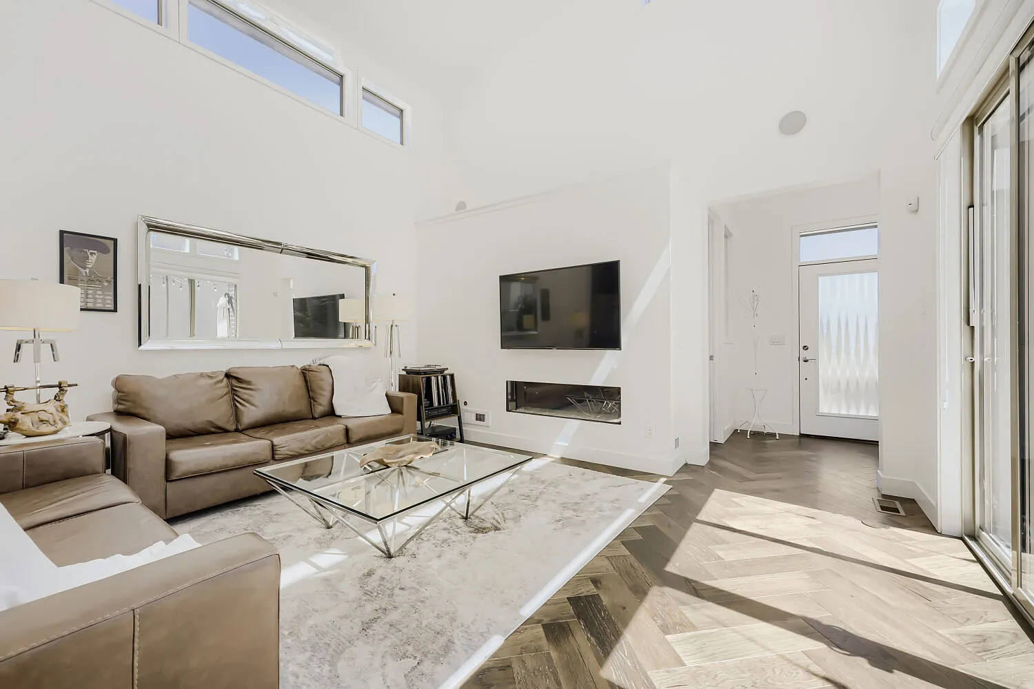 4 bed, 3.5 bath, 3053 sqft, $4,300 — Photo 2