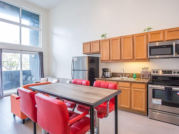 2nd image of 1805 Columbia St #105