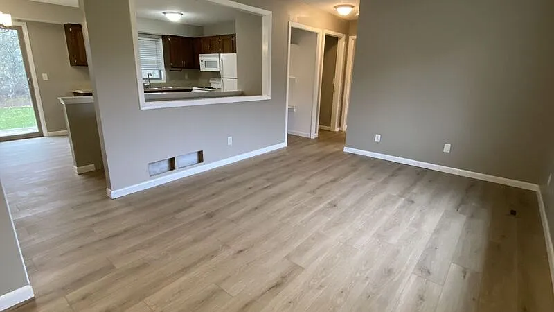 3 bed, 1.0 bath, 1100 sqft, $1,950 — Photo 3
