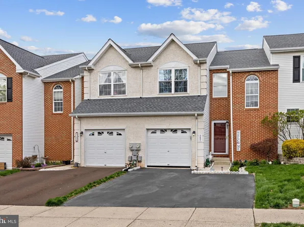 207 Hampshire Dr, Sellersville, PA 18960
