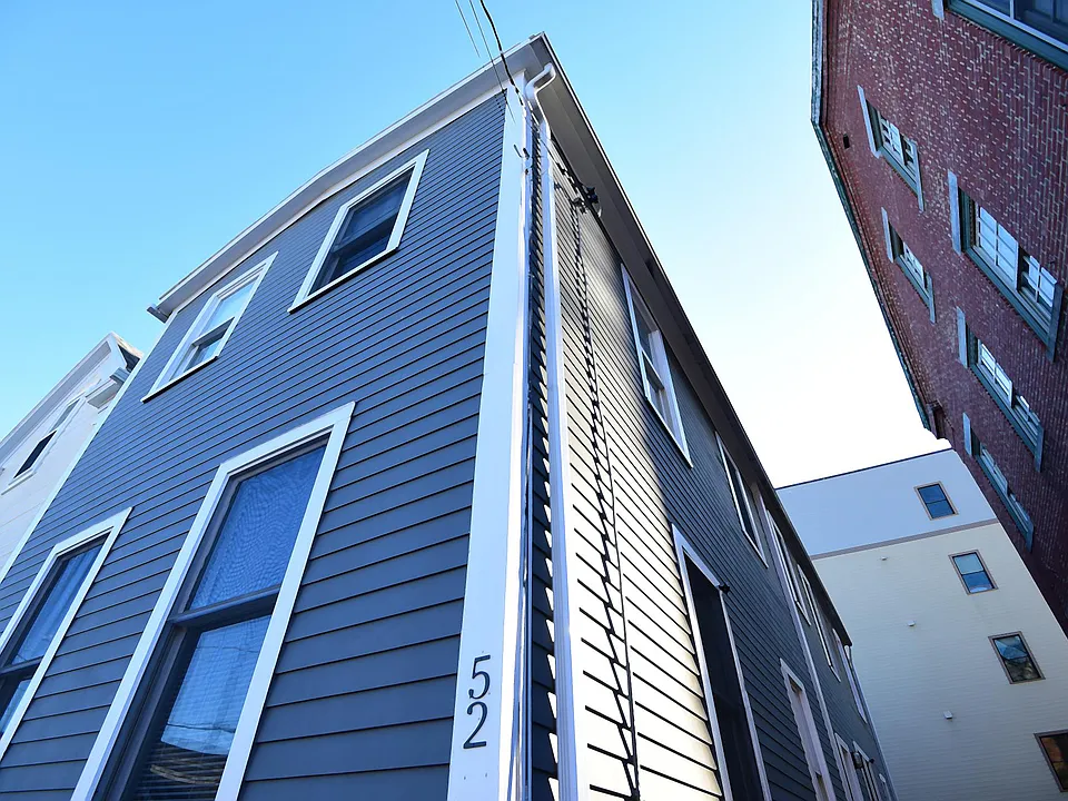 52 Maple St