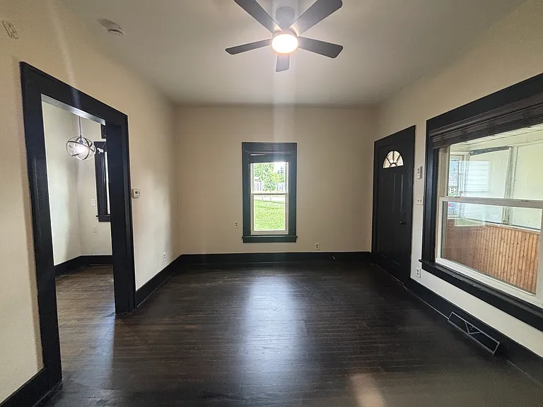 1127 Lincoln Dr — Photo 7