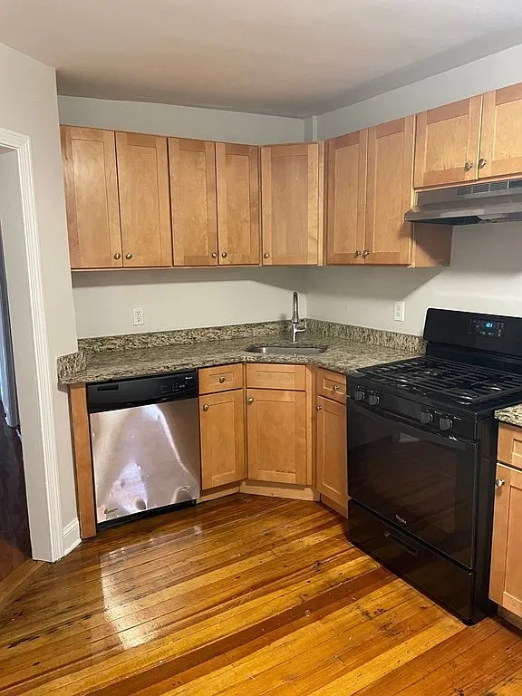 3 bed, 1.0 bath, 1000 sqft, $3,100 — Photo 1