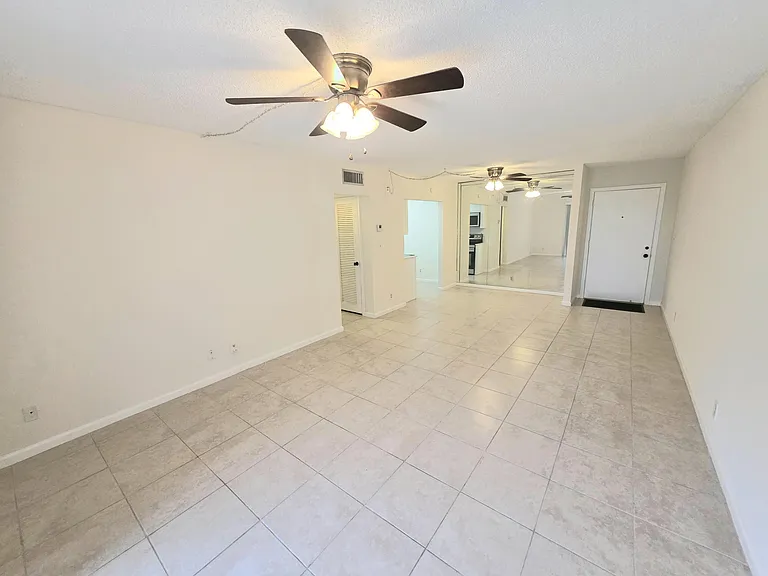 959 SE 2nd Ave #101 — Photo 20