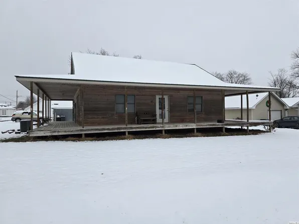 111 E Chestnut St, Mount Sterling, IL 62353