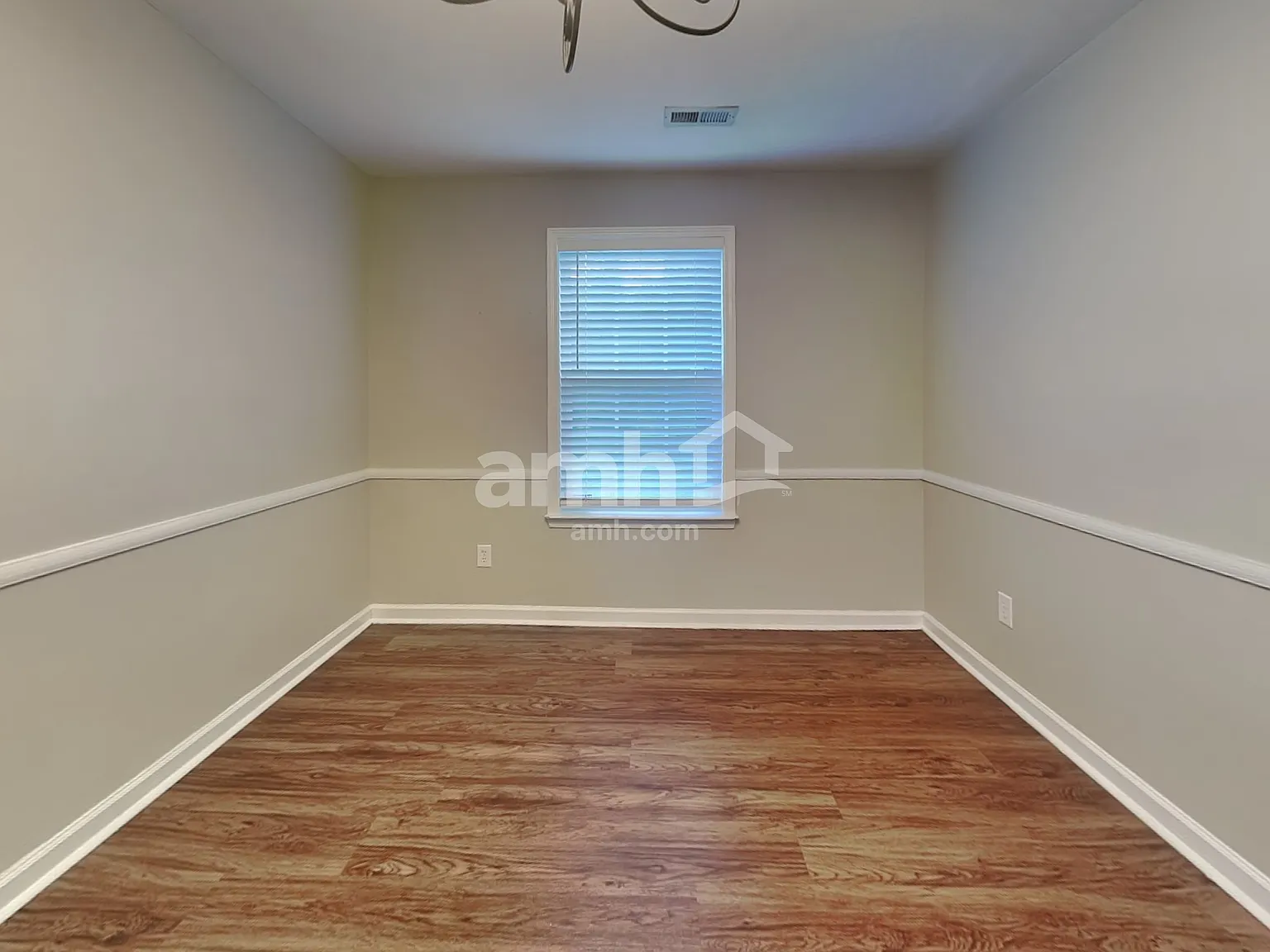 4 bed, 2.5 bath, 2250 sqft, $2,420 — Photo 4