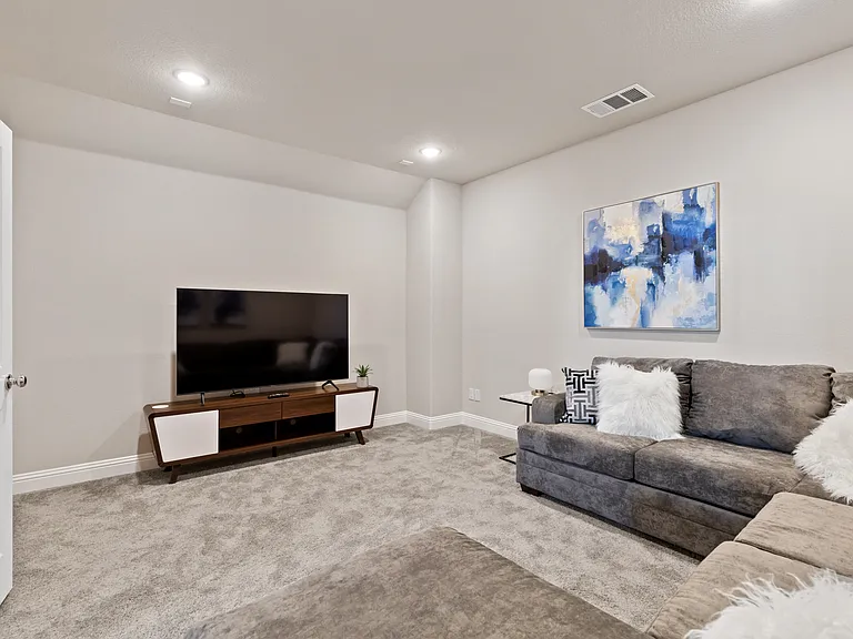 950 Waterview Dr — Photo 6