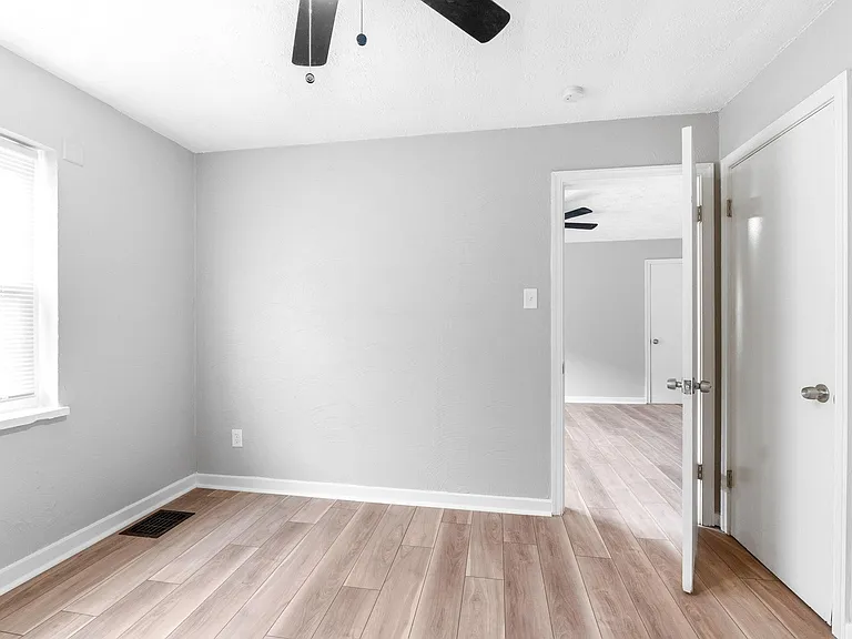 2255 W Broad St #204 — Photo 6