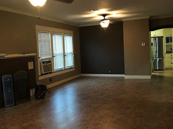 3rd image of 215 E Blair Ave
