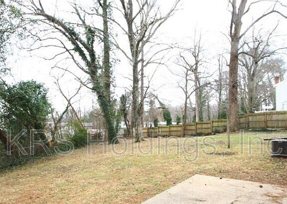 3rd image of 127 Davis Dr #B
