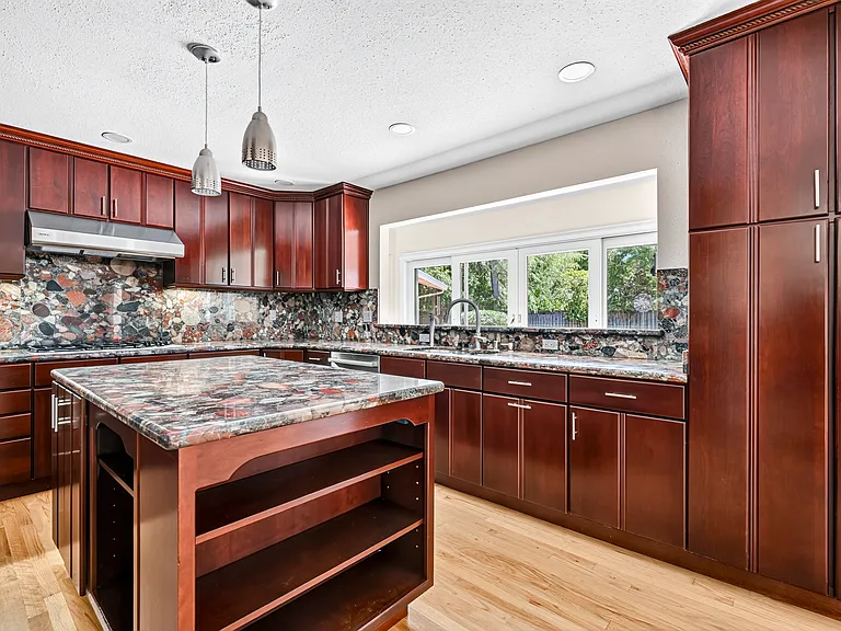 2628 Superior Dr — Photo 12