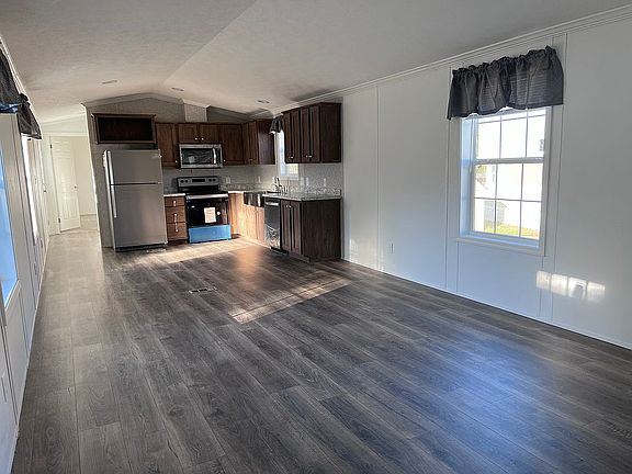 4th image of 665 Saco St Lot 23