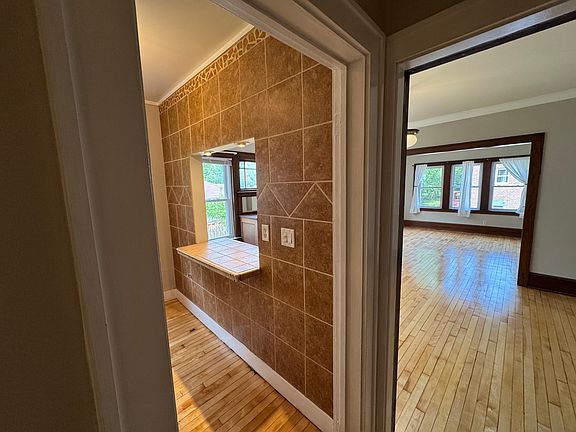 2nd image of 3655 Harriet Ave APT 3