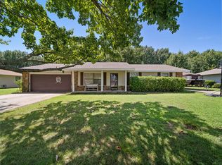 1406 Orchard Dr, Grove, OK 74344