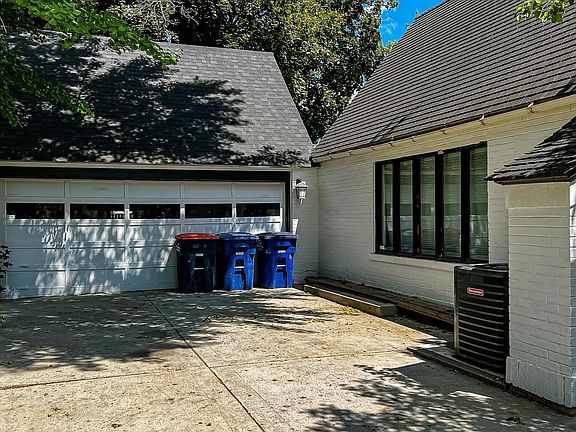 4th image of 1215 11th Ave E