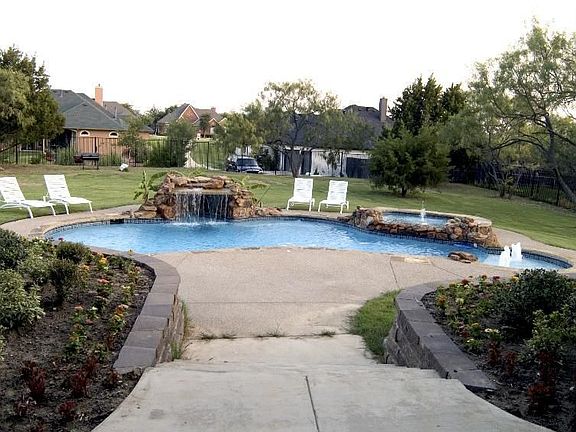 4th image of 2914 Lakeview Dr