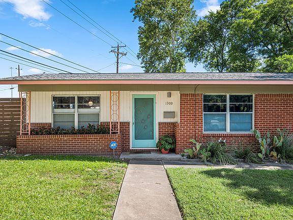 Beautiful mid-century modern home with great tree cover in Windsor Park
