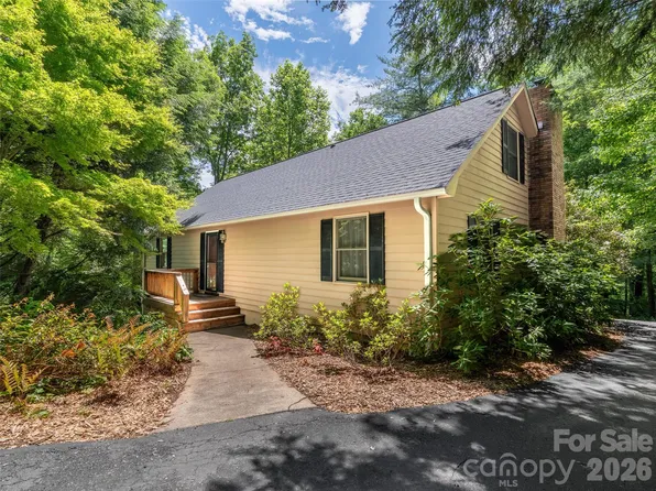 25 Blueberry Ln, Fairview, NC 28730