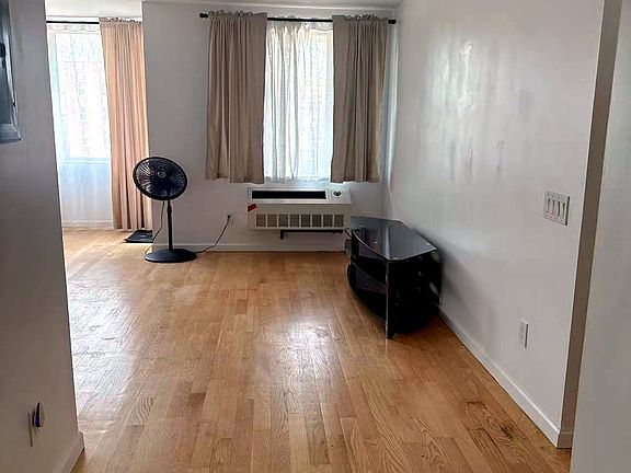5th image of 4506 64th St APT 7K