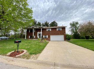 1 Patricia Dr, Fairview Heights, IL 62208
