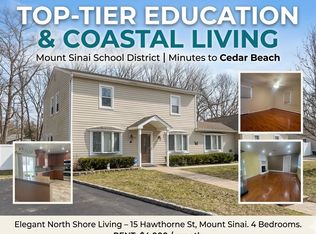 15 Hawthorne St, Mount Sinai, NY 11766