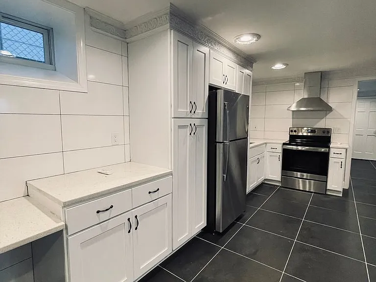 264 Lombard — Photo 11