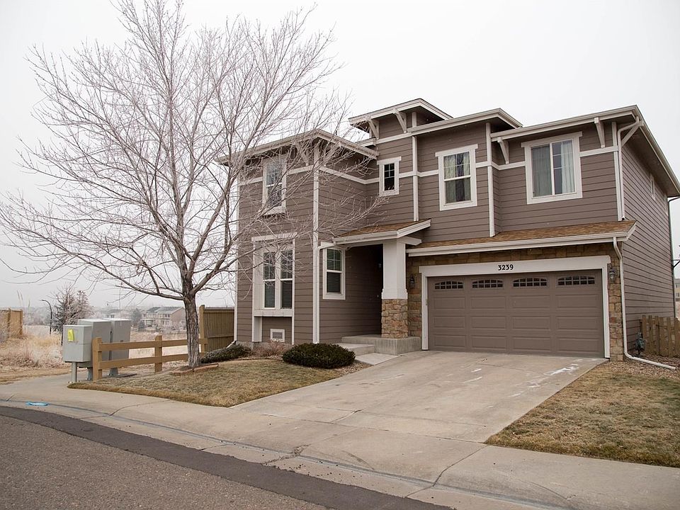 Western facing driveway- little to no snow shoveling! Close to mailbox!