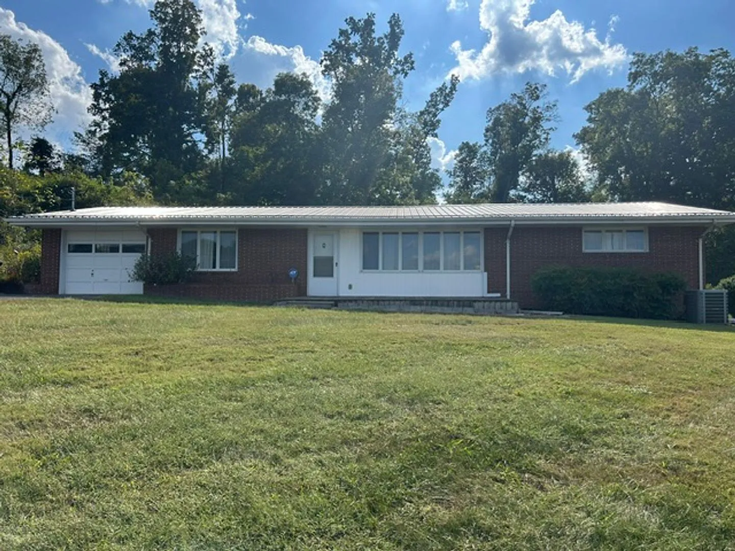3 Bedroom / 2 Bath Brick Home Kingsport, TN — Photo 1