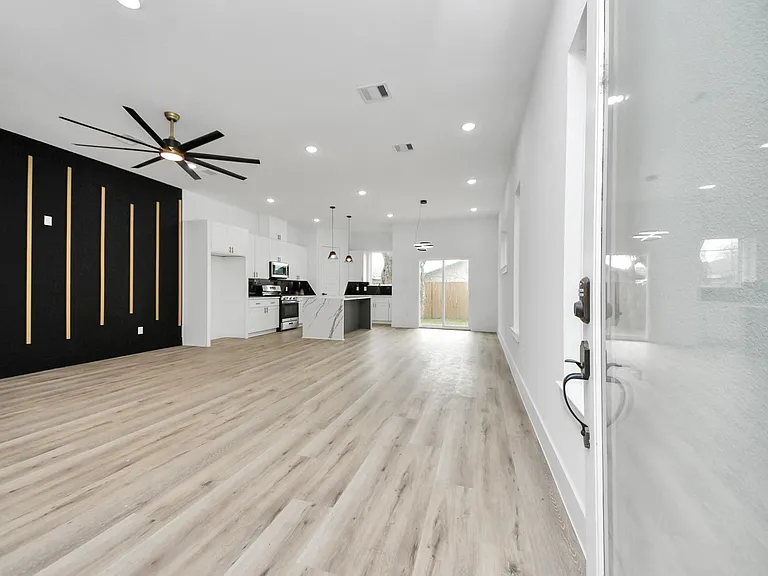 3524 Rebecca St — Photo 4