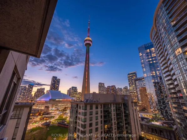 19 Grand Trunk Cres #2003, Toronto, ON M5J 3A3
