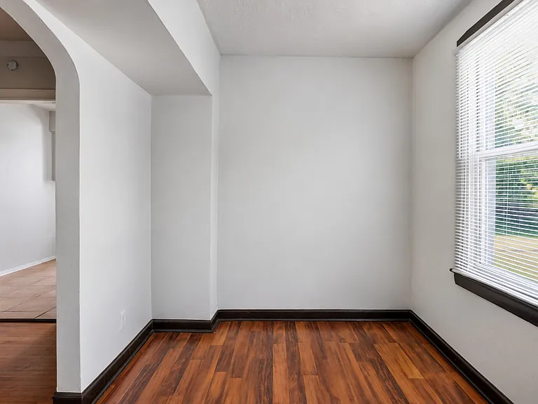 1528 E 74th Pl #1W — Photo 12
