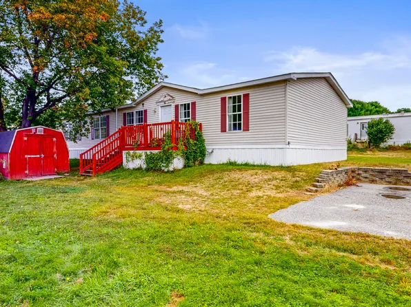 33 Dunlop Avenue, Mechanic Falls, ME 04256