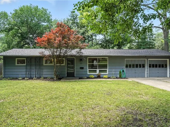 7604 Tomahawk Rd, Prairie Village, KS 66208