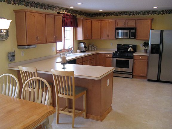 Maple Kitchen With Stainless Steel Appliances