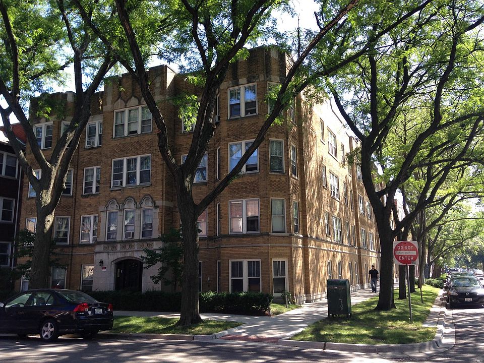 1st image of 5027 N Rockwell St APT 2