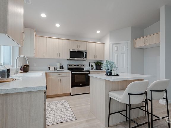 7th image of this home